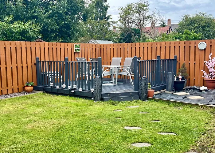 Crewe Apartment - 2 Bed, Free Off Street Parking And Private Garden